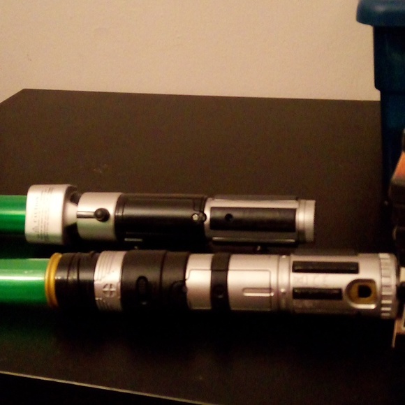 Set of 2, Star Wars Green Lightsabers. - Picture 3 of 3